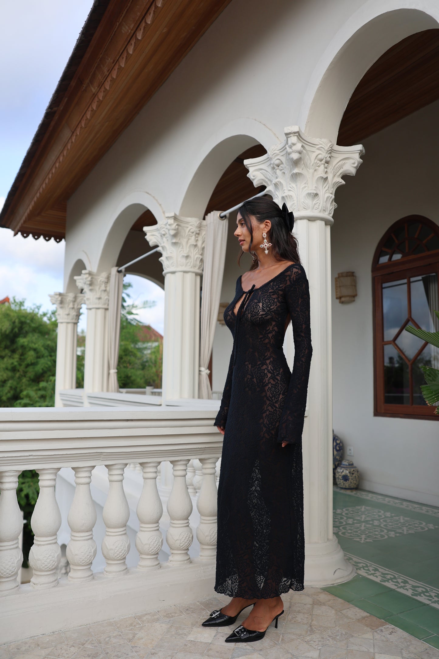 Lace maxi dress in black