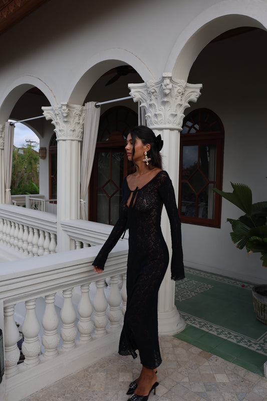 Lace maxi dress in black